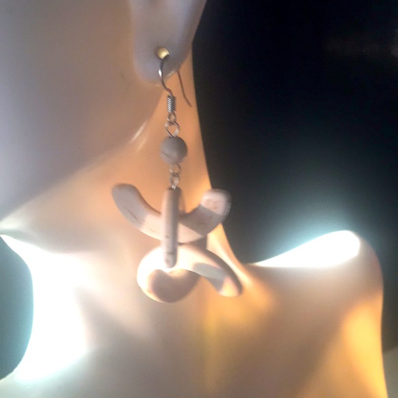 New beautiful artwork White Howlite Bracelet Set - Picture 8 of 11